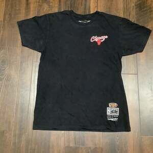 Mitchell & Ness Hardwood Classics Chicago Bulls 1998 NBA Finals Graphic T-Shirt